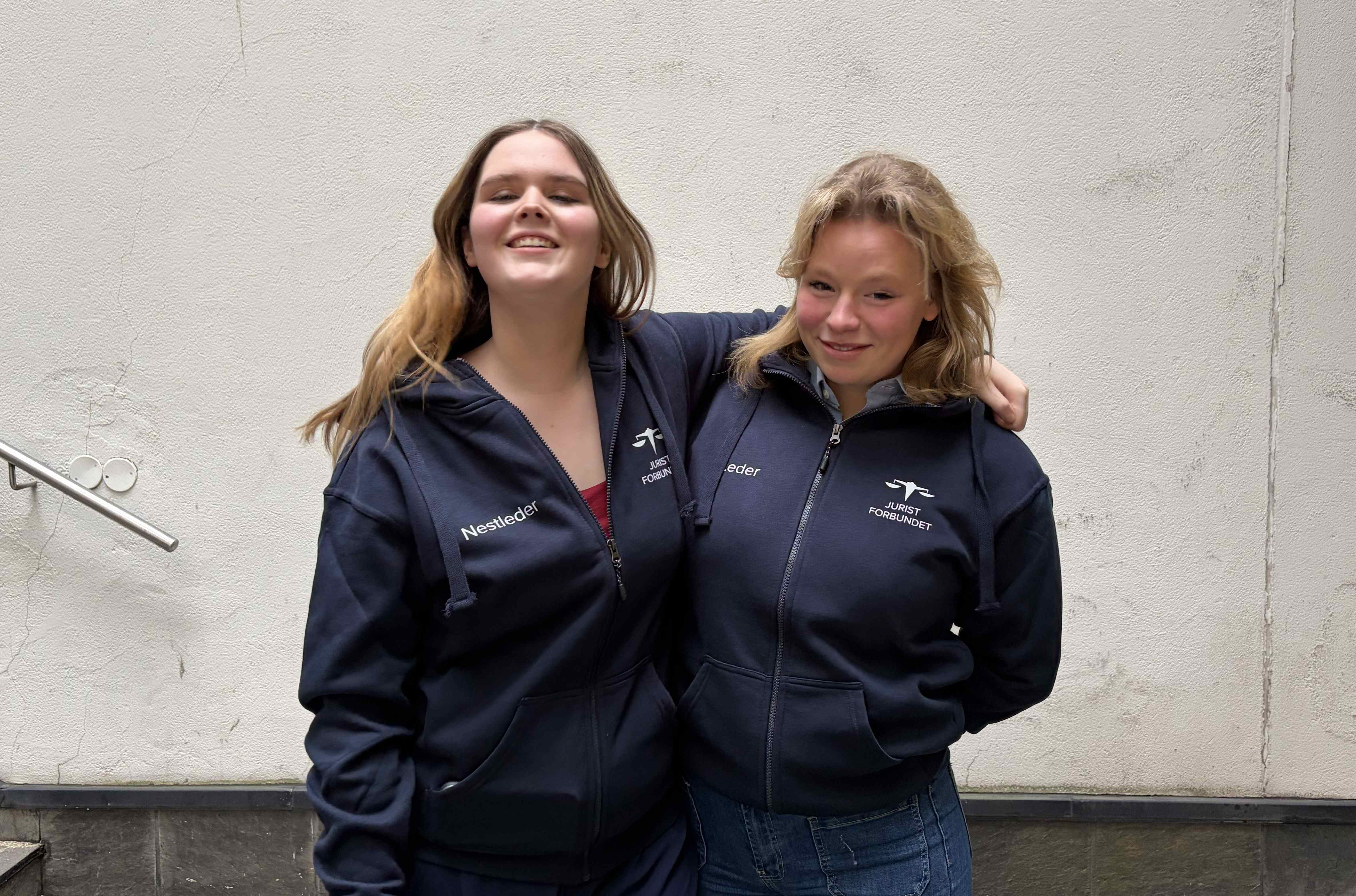 F.v. Emily April Aker og Oda Christine Sverre (Foto: Juristforbundet)