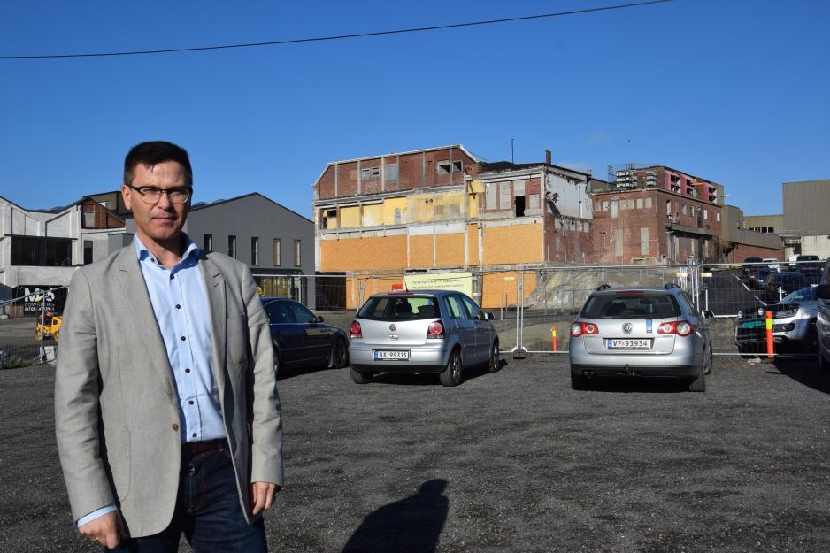 Svein Holtan vil gjøre om den gamle papirhallen og området rundt til en ny politihøyskole i Moss. Foto: Tuva Bønke Grønning