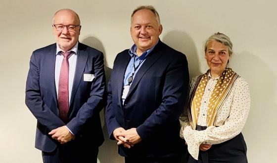 F.v. Håvard Holm, John-Erik Vika og Katrine Bratteberg (Foto: Juristforbundet)