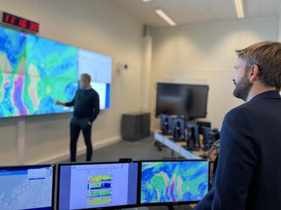 Næringsminister Jan Christian Vestre under et besøk på Andøya Space (Foto: Nærings- og fiskeridepartementet)