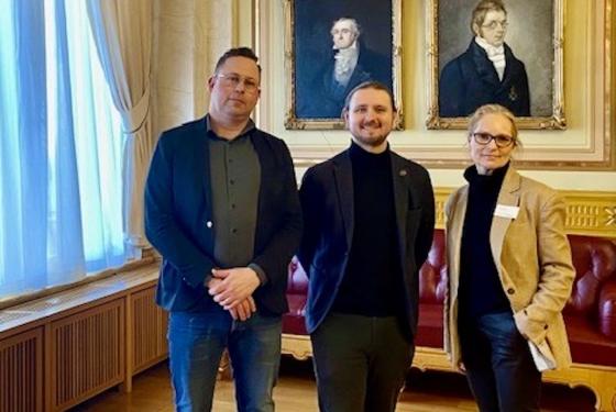 F.v. Sverre Bromander, Freddy-André Øvstegård og Benedicte Gram-Knutsen (Foto: Juristforbundet)