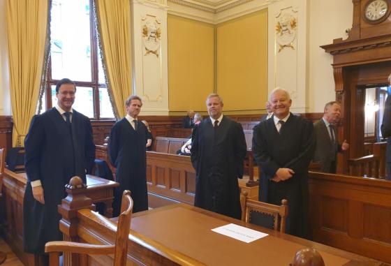Kappekvartett i Høyesterett. F.v. advokat John Christian Elden, regjeringsadvokat Fredrik Sejersted, advokat Jon Wessel-Aas  og riksadvokat Jørn Maurud. Maurud her før han ble riksadvokat. (Foto: Privat / Wessel-Aas)