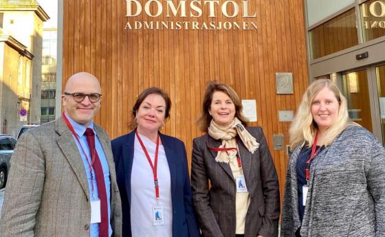 En arbeidsgruppe i Akademikerne fortalte tidligere i år om konsekvensene av det de mener er for lave godtgjørelser. F.h. Elisabeth Stura (Legeforeningen), arbeidsgruppens leder Lise Reiersen (Juristforbundet), Heidi Roald (Psykologforeningen) og Michael R