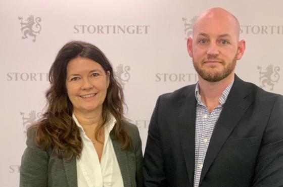 Politijuristene leder Are Skjold-Frykholm og nestleder Marianne Børseth deltok i høringen (Foto: Ole-Martin Gangnes)