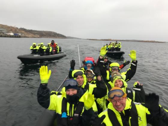 Under et seminar på Frøya var det innlagt besøk på et oppdrettsanlegg.