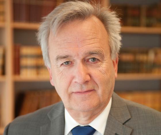 Etter ordre fra riksadvokat Tor-Aksel Busch går nå statsadvokatembeter landet rundt gjennom de aktuelle sakene (Foto: Riksadvokaten)