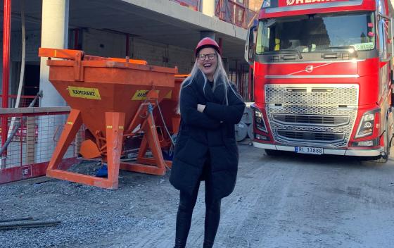 Charlotte Wolf Apelthun stortrives i byggebransjen. Foto: Tuva Bønke Grønning