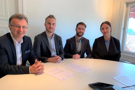 Magne Hegerberg, generalsekretær i Juristforbundet sammen med Stian Naas Reitan og Eirik Myrnes fra ELSA og Sofie Rosvoll, leder av Juristforbundet Student.