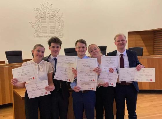 F.v. Sofie Tallberg, Tomas Skare, Theodor Karlsen, Maria Øverland og Matias Holmen (Foto: privat) 