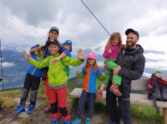 Familien Warren på fjelltur. Foto: Privat