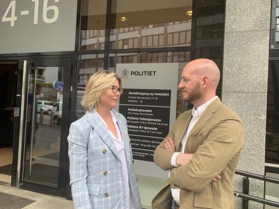 Anne Woldmo og Are Skjold-Frykholm (Foto: Ole-Martin Gangnes)