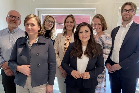 F.v. Frode Solberg, Inger Olise Skarvøy, Marianne Kjellsen, Synne Bjørvik Staalen, Norah Rahimi, Marianne Pedersen og Andreas Dag Nilsen (Foto: Arbeidslivsjuristene)
