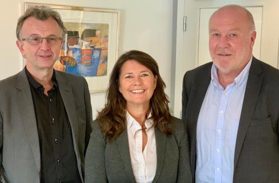 F.v. Juristforbundets generalsekretær Magne Skram Hegerberg, Marianne Børseth i Politijuristene og Juristforbundets president Håvard Holm (Foto: Ole-Martin Gangnes)