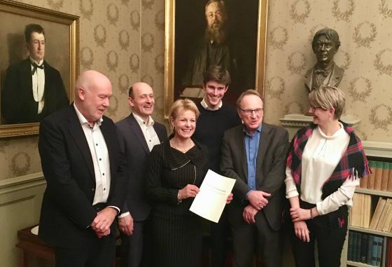F.v. Håvard Holm (president i Juristforbundet), Karl Harald Søvig (dekan UiB), Merete Smith (generalsekretær Advokatforeningen), Fredrik Agdestein (representant for studentene), Dag Michalsen (dekan UiO) og Lena Bendiksen (dekan UiT) 