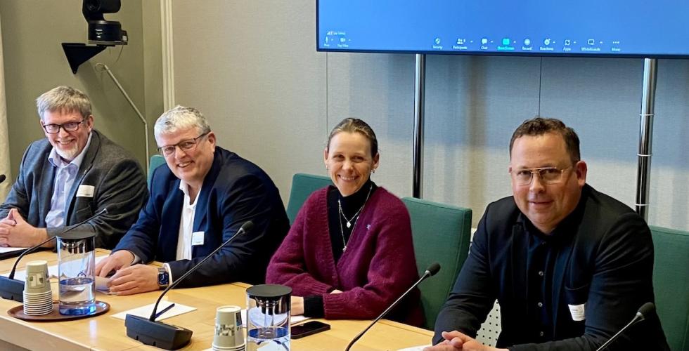F.v. Heming Olsen-Bergem (president i Tannlegeforeningen), Lars Olav Grøvik (president Tekna), Lise Lyngsnes Randeberg (leder Akademikerne) og Sverre Bromander (president Juristforbundet) Foto: Juristforbundet