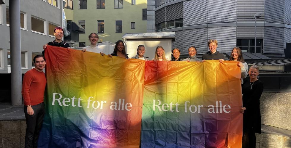 F.v. Uros Ulrik Jeremic, Sofie Pedersen, Nora Aaserud Berge, Anniken Larsen, Malin Heian, Pernille Kreutzer, Johanna Vogt, Nora Elverum Holm, Sigurd Brodshaug Østrem og Andrea Sjøboden. 