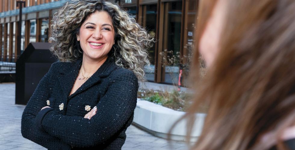Sanaz Ormaz Ferdowsi tok fatt på jussen etter økonomistudiene og jobbet ved siden av. – Man kan ikke yte hundre prosent på alt samtidig – det ble noen skippertak, sier hun. (Foto: RSM)