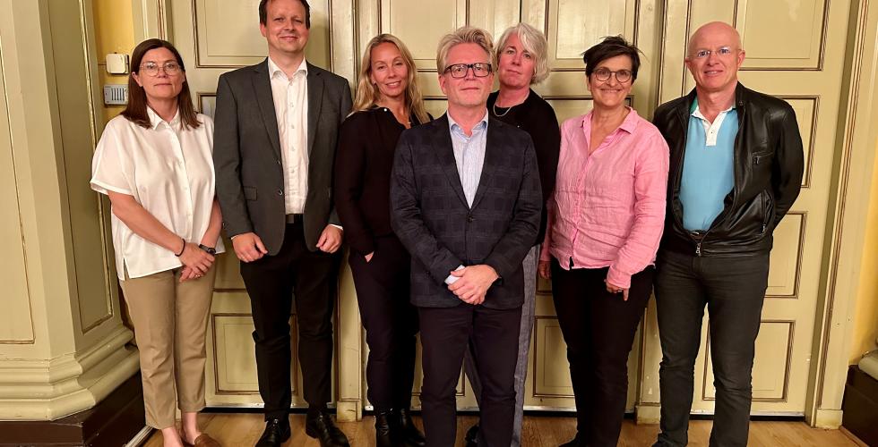 F.v. Åsne Julsrud, Henrik Smiseth, Jannecke Tobiassen, Torbjørn Saggau Holm, Cathrine Fossen, Maria Duna, Jostein Johannessen (Foto: Juristforbundet)
