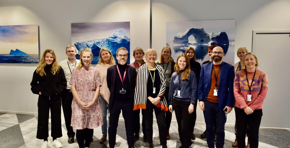 Bak fra venstre: Dag Svarstad, Heidi Ekstrøm, Elen  Arnesen, Karin Svånå, Hege Feiring, Julie Gjørtz  Howden, Beate Berglund Ekeberg. Foran fra venstre:  Ane Rostrup Gabrielsen, Linn Helmich Pedersen,  Sverre T. Jahre, Birthe Ivars, Anja Marie Solheim,  G