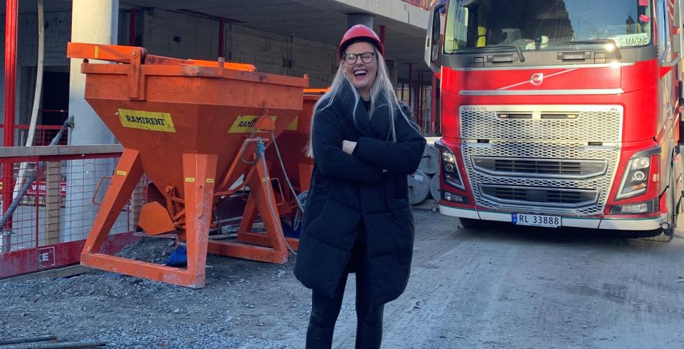 Charlotte Wolf Apelthun stortrives i byggebransjen. Foto: Tuva Bønke Grønning
