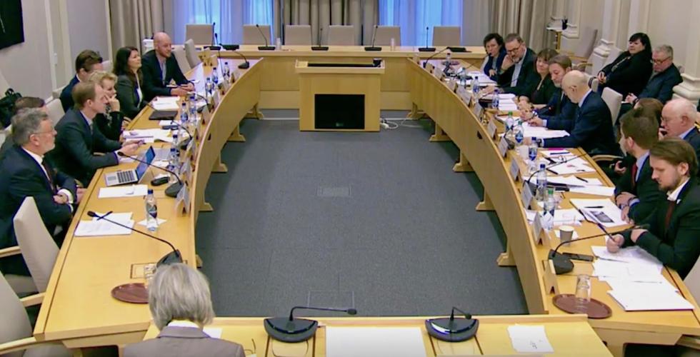 Tirsdag var det høring om Riksrevisjonens undersøkelse av saksbehandlingstid og effektivitet i tingrettene og lagmannsretten (Foto: Stortinget)