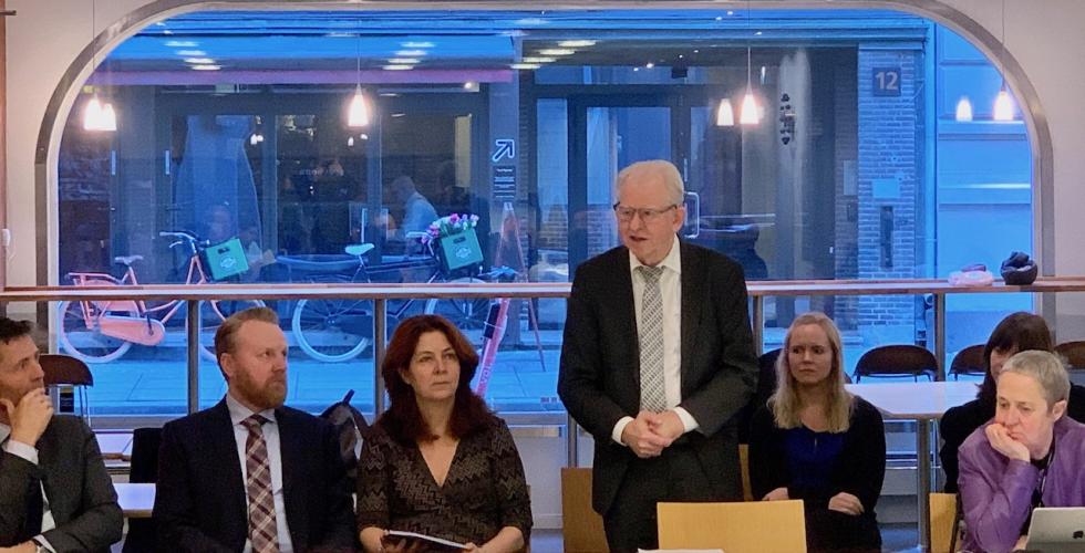 Hans-Petter Jahre og resten av arbeidsgruppen presenterte sin rapport under et møte i Juristenes Hus (Foto: Ole-Martin Gangnes) 