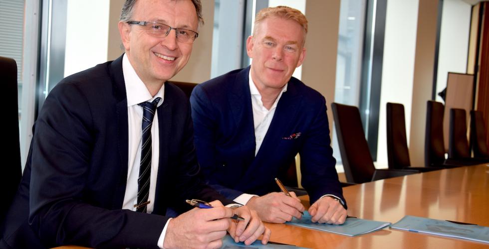 Magne Skram Hegerberg og adm dir i Handelsbanken Norge, Dag Tjernsmo