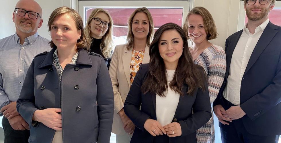 F.v. Frode Solberg, Inger Olise Skarvøy, Marianne Kjellsen, Synne Bjørvik Staalen, Norah Rahimi, Marianne Pedersen og Andreas Dag Nilsen (Foto: Arbeidslivsjuristene)