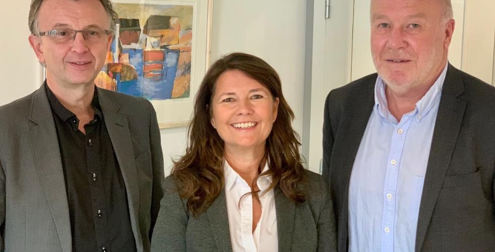 F.v. Juristforbundets generalsekretær Magne Skram Hegerberg, Marianne Børseth i Politijuristene og Juristforbundets president Håvard Holm (Foto: Ole-Martin Gangnes)