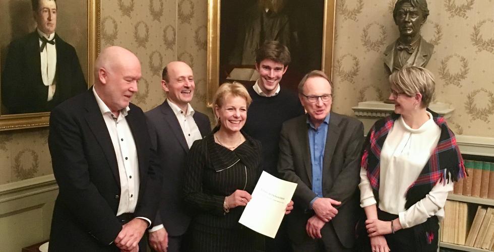 F.v. Håvard Holm (president i Juristforbundet), Karl Harald Søvig (dekan UiB), Merete Smith (generalsekretær Advokatforeningen), Fredrik Agdestein (representant for studentene), Dag Michalsen (dekan UiO) og Lena Bendiksen (dekan UiT) 